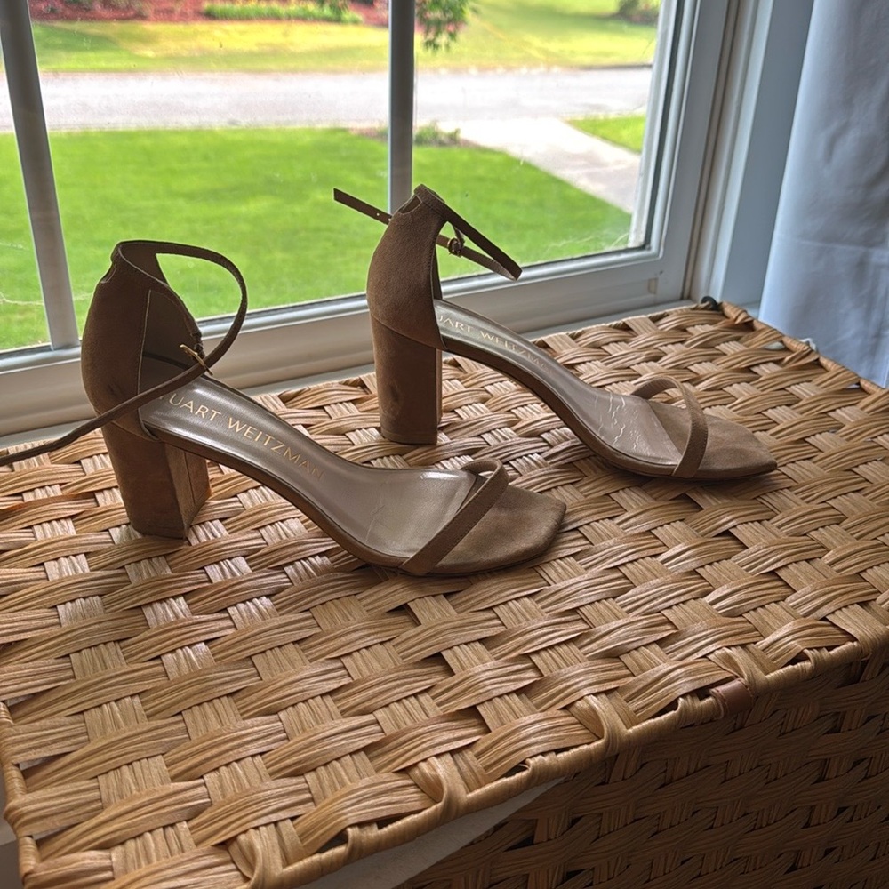 Stuart Weitzman Tan Heels Minimalist Design